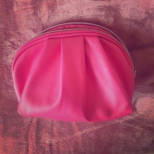 ✨✨Pink faux leather clamshell makeup bag✨✨